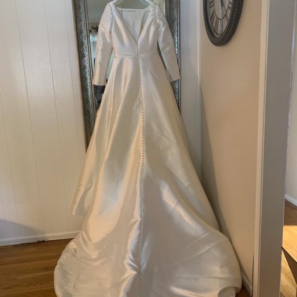 Pronovias Vesta Wedding Dress - Picture 8 of 8